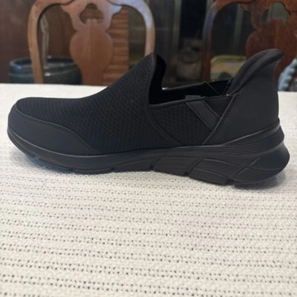 NEW Skechers Hands Free Swift Fit EQUALIZER 4.0 Men's Slip On Shoes Black Sz 10